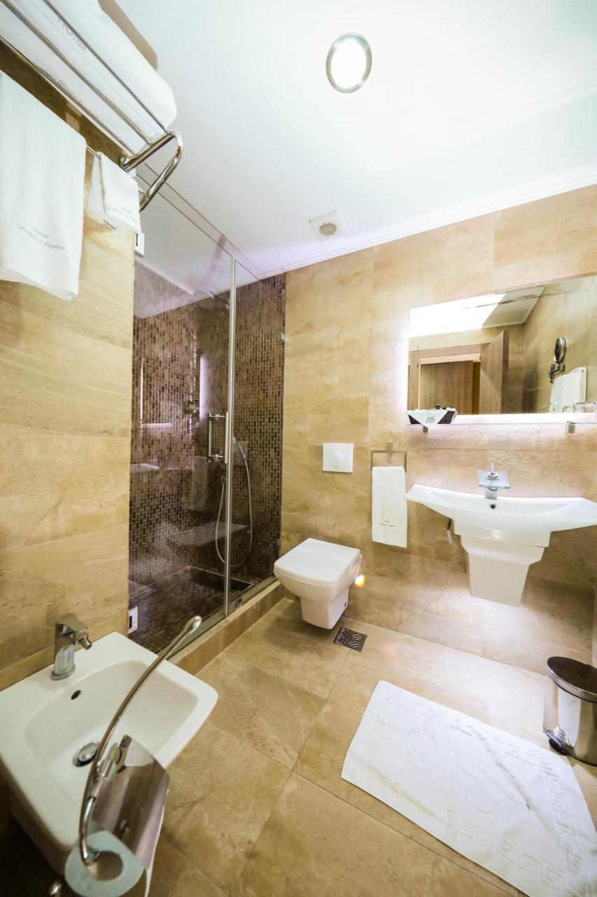 Hotel Carshia E Jupave Gjakova Экстерьер фото